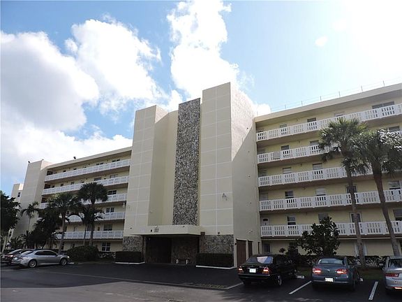 2nd image of 111 SE 3rd Ave APT 302