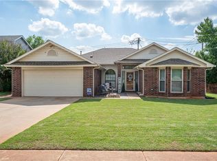 2721 Amber St, Moore, OK 73160