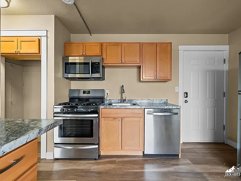618 Gambell St #31 — Photo 30