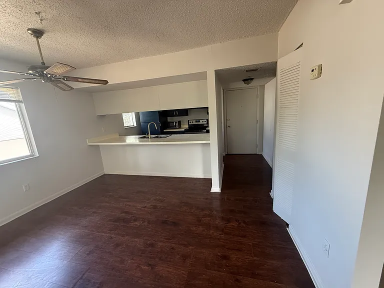 136 Country Club Dr #D — Photo 2