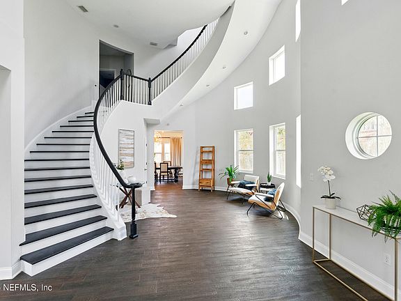 4th image of 890 BEACH Avenue