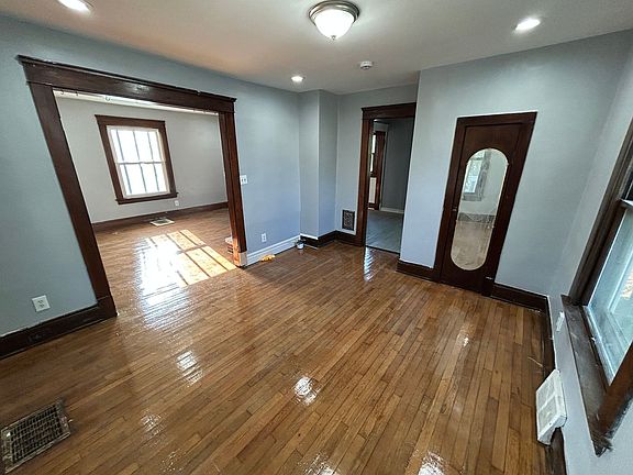 4th image of 11220 Primrose Ave