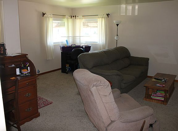 2nd image of 1404 E Hickory St