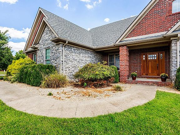 3rd image of 204 Tazwell Dr