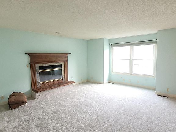 3rd image of 2612 Belknap Ln