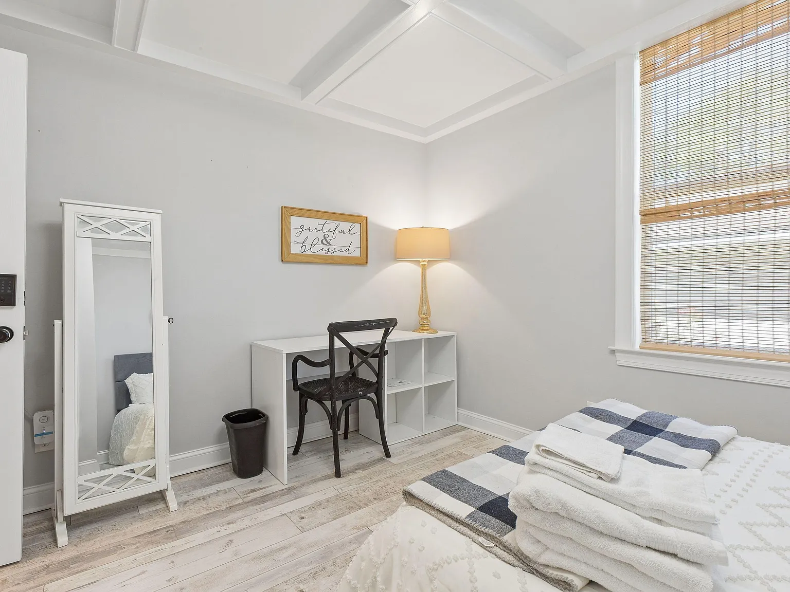 4 bed, 2.0 bath, 2100 sqft, $1,118 — Photo 4