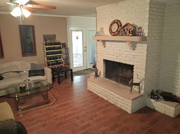 409 Wildflower Dr, Grand Prairie, TX 75052