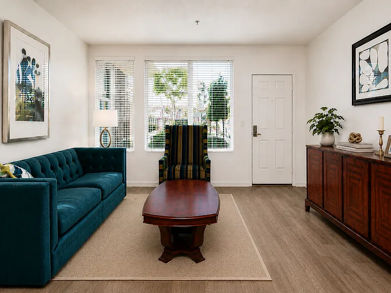 Avia La Jolla — Photo 106