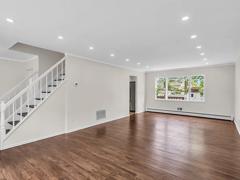 321 Marc Dr — Photo 18