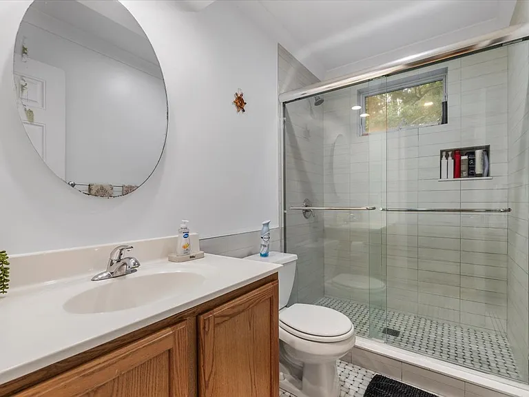 28 Bayview Ave — Photo 10
