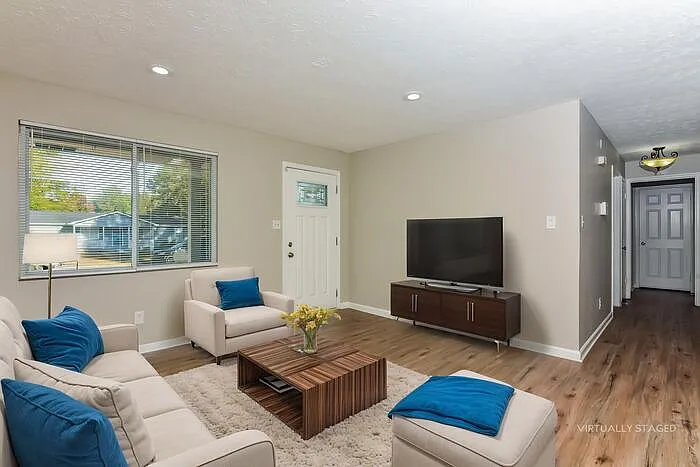 595 Lakeridge Cir SE — Photo 5