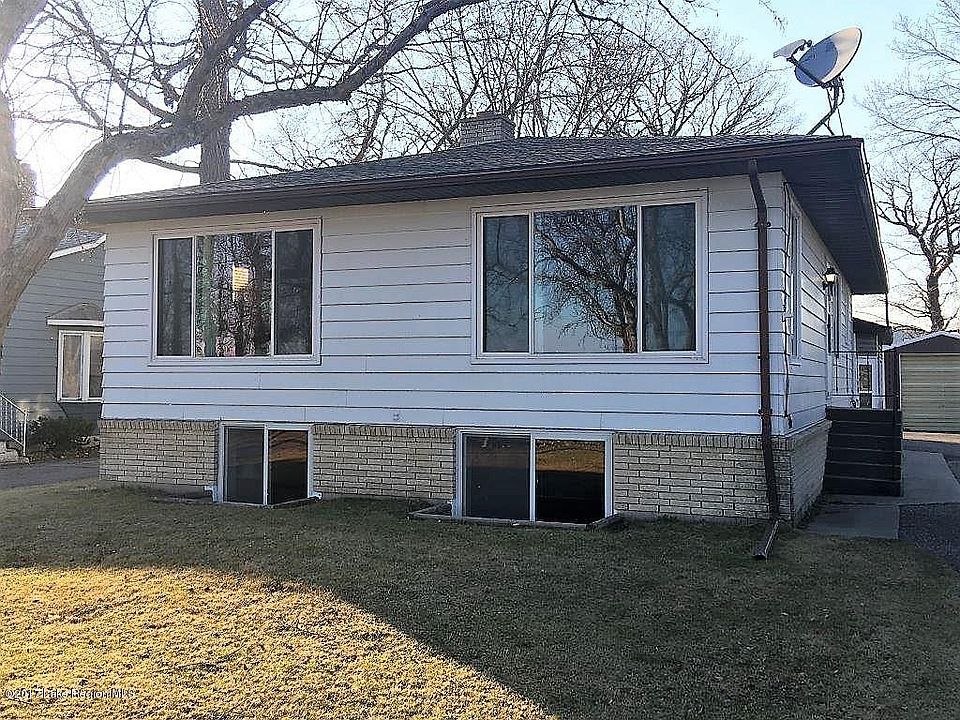 1st image of 608 W Lake Dr