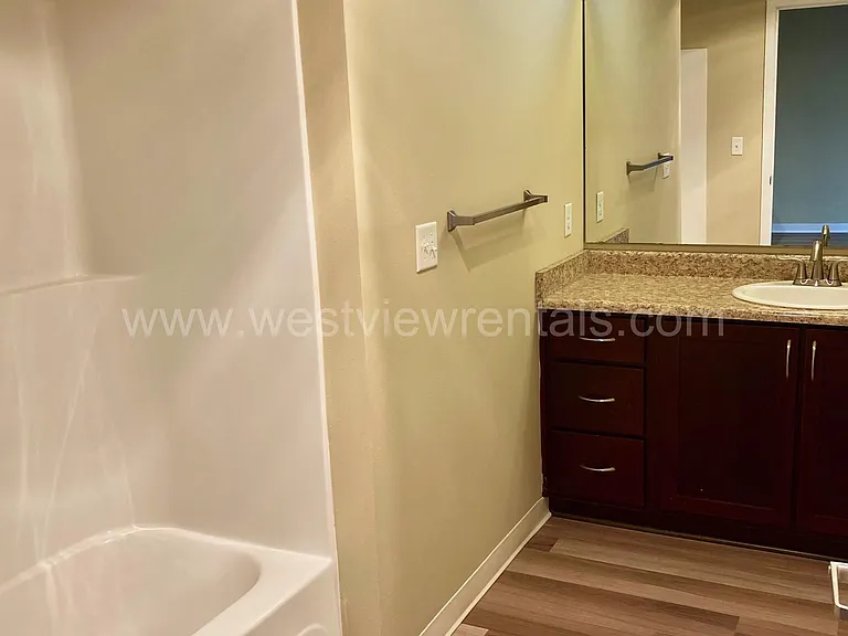 200 E Maple St — Photo 330