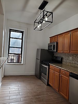 3rd image of 401 W 53rd St APT 4B