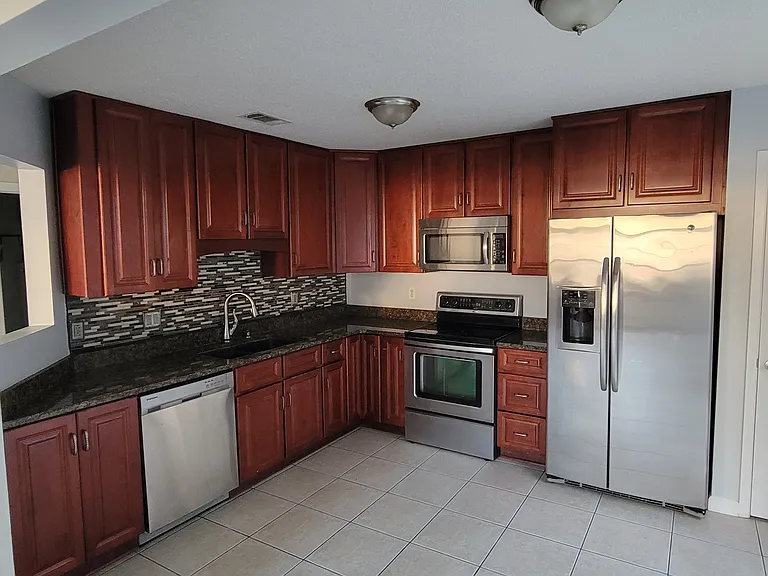 3024 Yorktown Cir — Photo 3