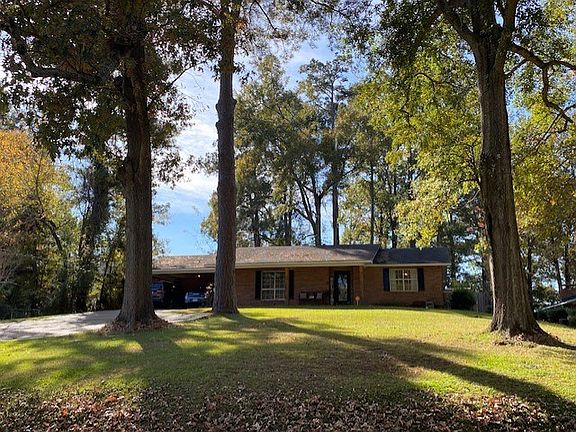 3rd image of 302 Live Oak Dr