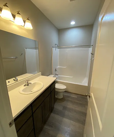 564 NE Cherry St — Photo 7