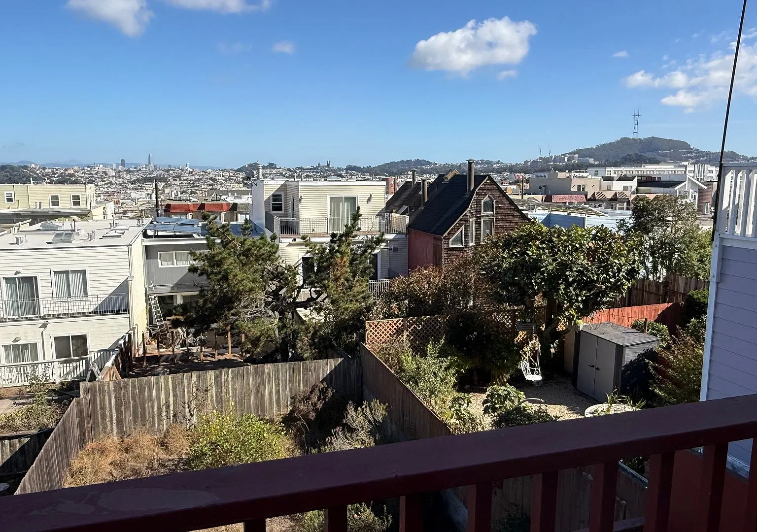 Epic REA - Spacious Home with Views 3 BR/2.5 BA w/Parking — Photo 4