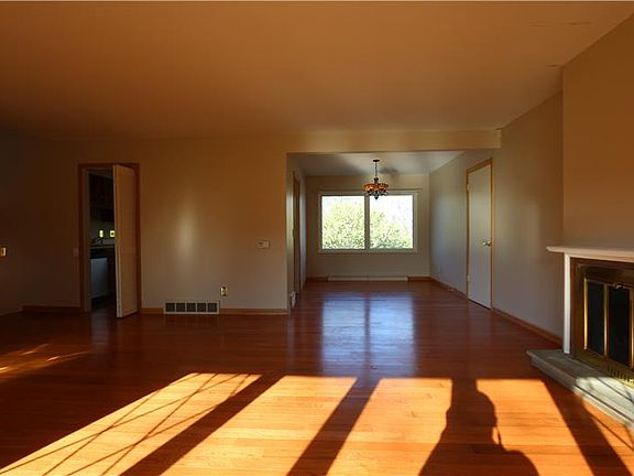 3rd image of 5 Parkway Dr