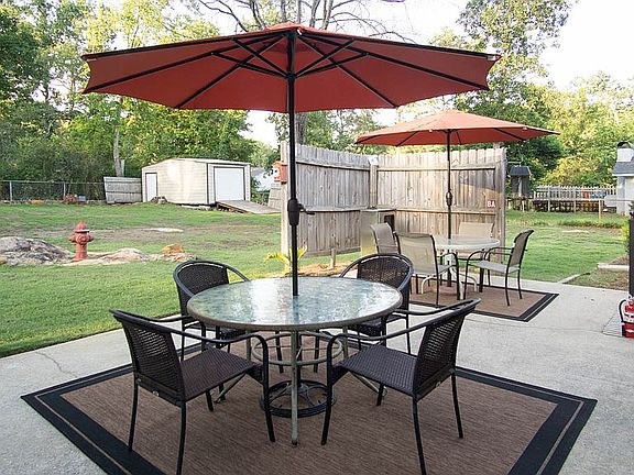 4th image of 2221 Rockview Ln