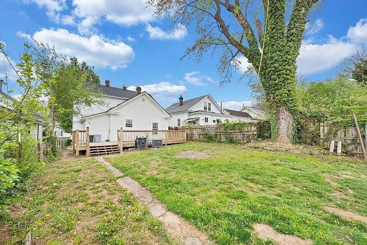 628 Mountain Ave SE — Photo 4
