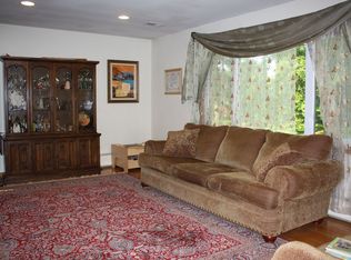 11 River Dr, Elmwood Park, NJ 07407