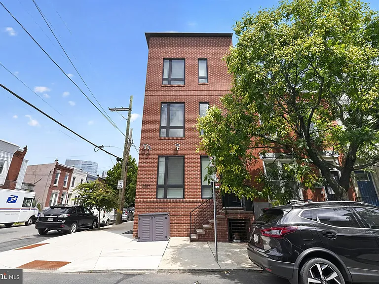 2457 Carpenter St #2 — Photo 1