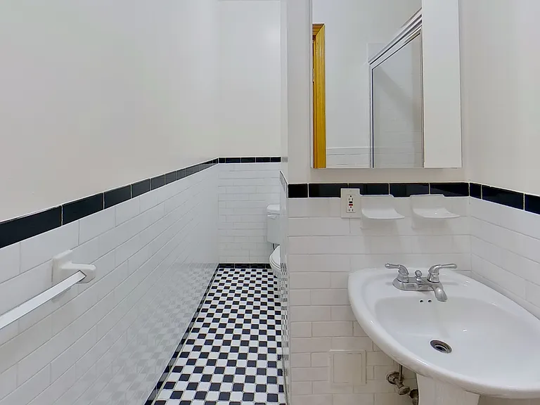 174 Spring St #13 — Photo 6