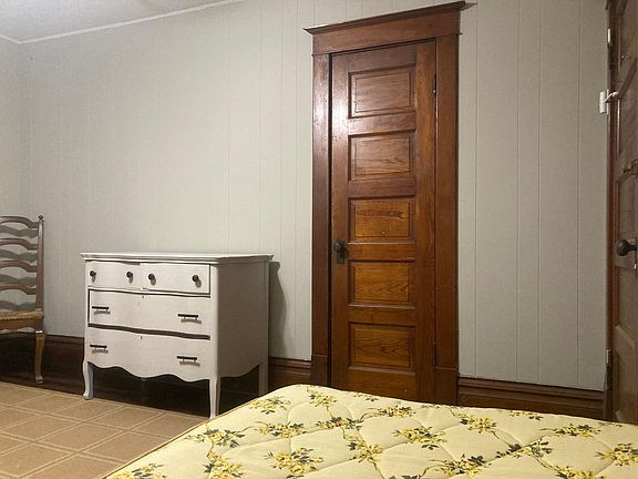 3rd image of 226 W Locust St #4