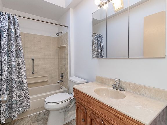 2nd image of 15 Cortland Cir