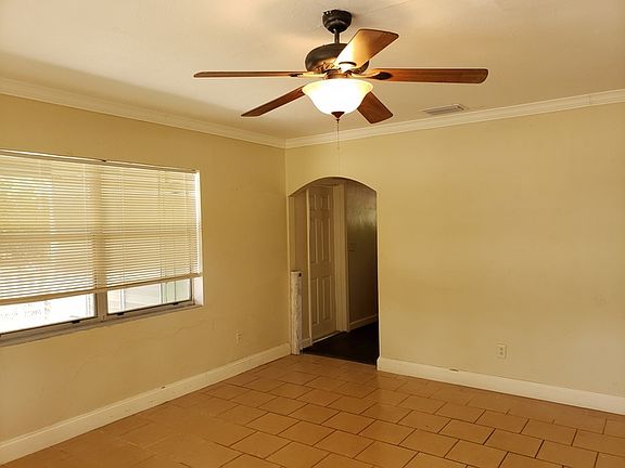 4th image of 2224 S Crystal Lake Dr