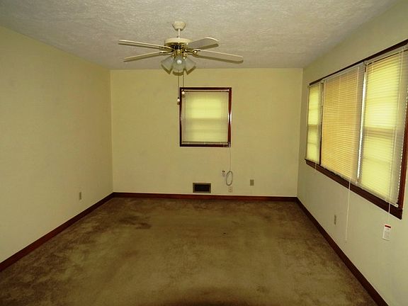 4th image of 1602 Old Chatham Rd