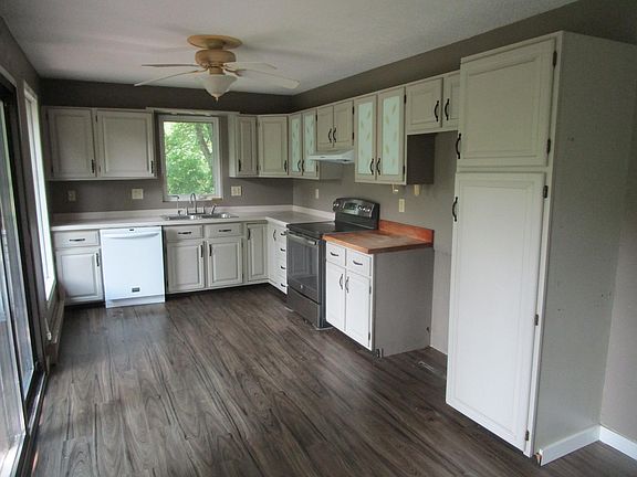 3rd image of 647 Stagecoach Rd