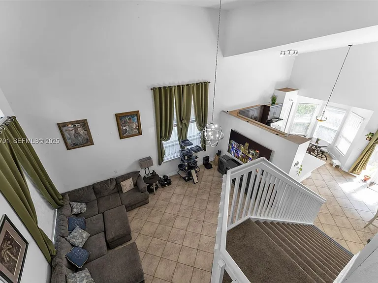 1755 NE 37th Ave #0 — Photo 8