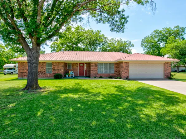 808 S Jefferson St, Pilot Point, TX 76258