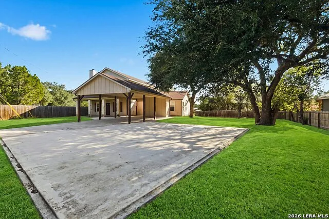 1452 Lakeview Dr — Photo 4