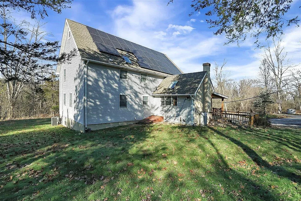 3 bed, $2,400 — Photo 2