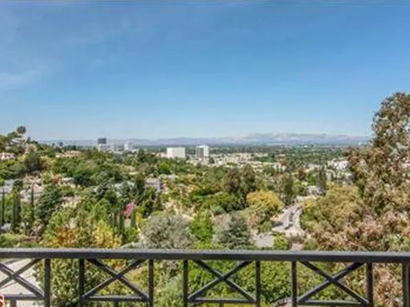 4039 Oakfield Dr, Sherman Oaks, CA 91423