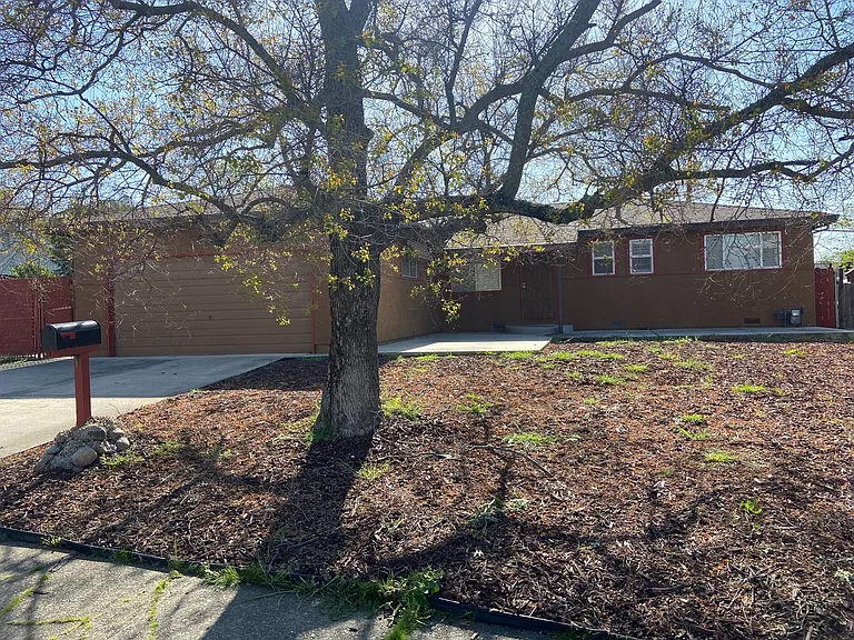 109 McKiernan Dr — Photo 1