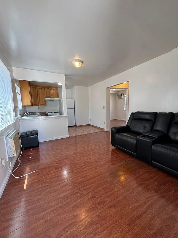 2 bed, 1.0 bath, 1100 sqft, $3,000 — Photo 1