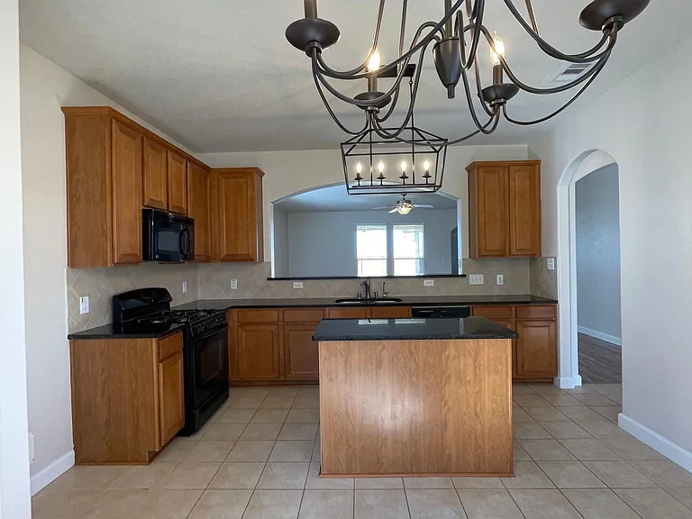 2313 Cantabria Ln — Photo 3
