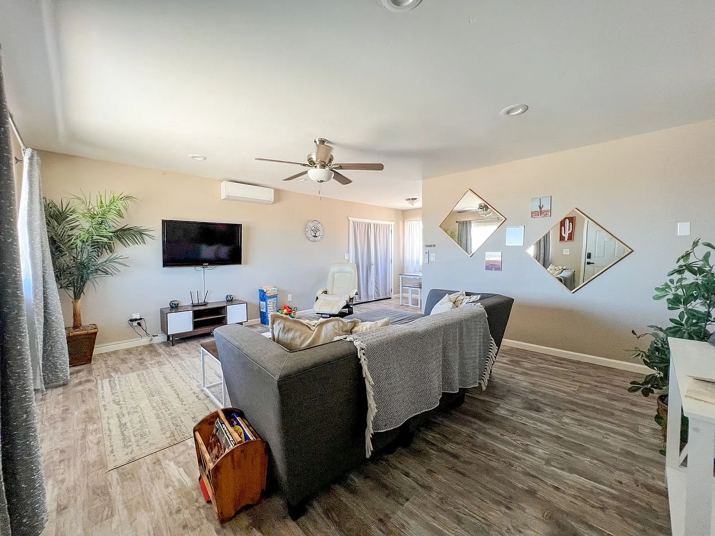Joshua Tree Home with Desert Views — Photo 3