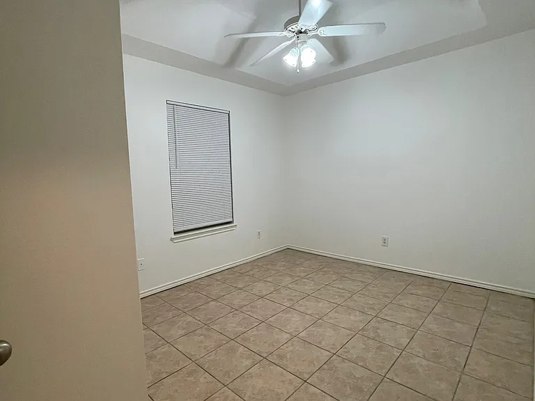 408 E Ulex Ave #4 — Photo 5