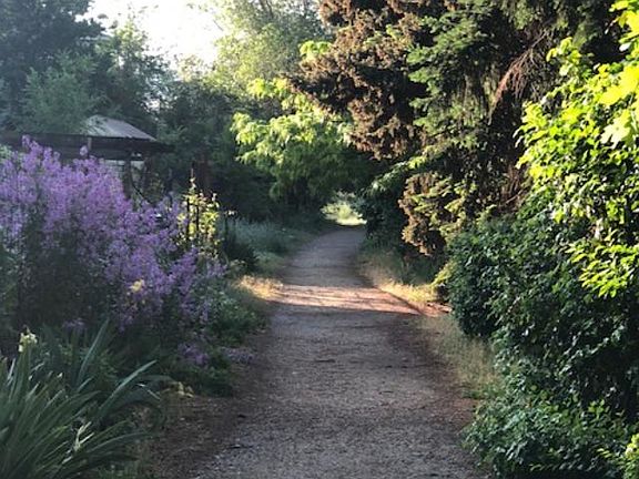 Houses away from trailhead