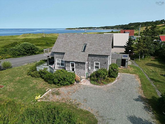 5th image of 1 Bayberry Rd