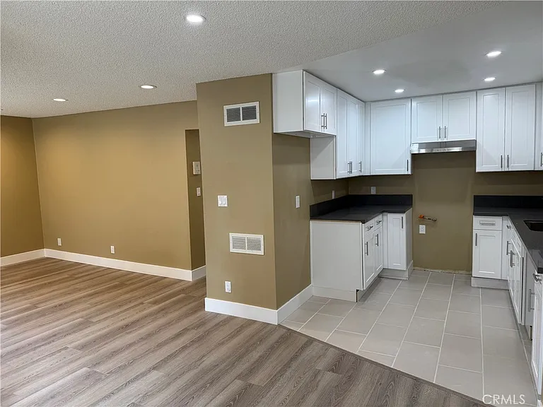 219 E Maple St #2 — Photo 4