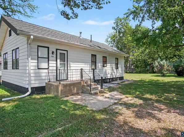 318 N Willow Ave, Sioux Falls, SD 57104