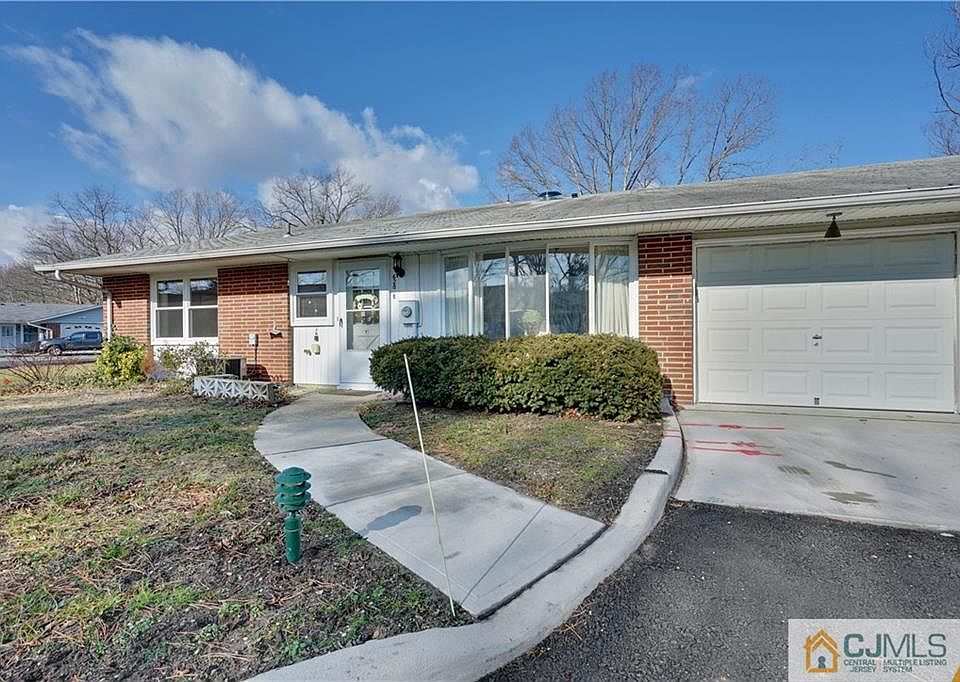 1st image of 628B Huntington Dr #1002