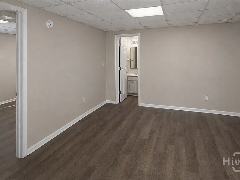 471 E Montgomery St — Photo 9