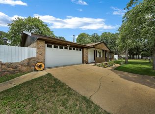 901 Windsor Ln, Springtown, TX 76082